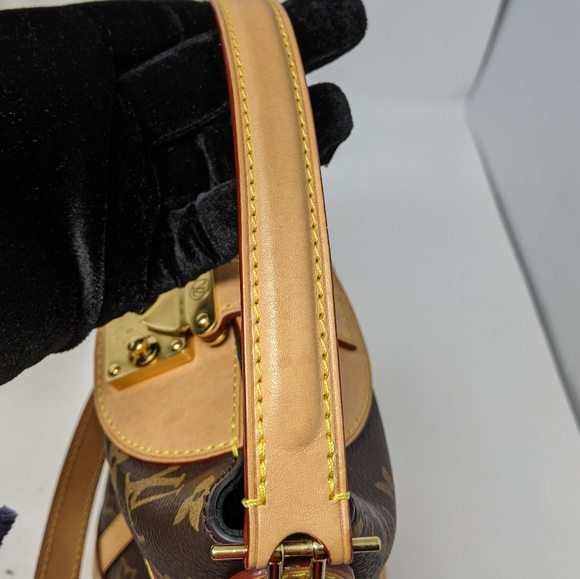 LOUIS VUITTON Monogram Canvas Duffle Bucket Bag - Picture 6 of 13
